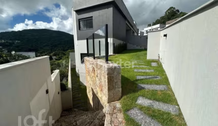 Casa com 3 quartos à venda na Rua Acelon Eduardo da Silva, 237, Córrego Grande, Florianópolis, 139 m2 por R$ 1.990.000