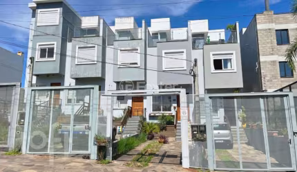Casa com 3 quartos à venda na Rua Doutor Sérgio de Figueiredo, 284, Guarujá, Porto Alegre, 113 m2 por R$ 399.000