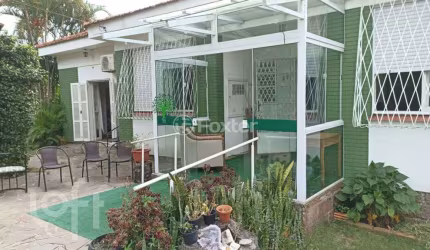 Casa com 5 quartos à venda na Avenida Cinco de Novembro, 56, Teresópolis, Porto Alegre, 250 m2 por R$ 1.350.000