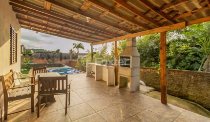 Casa com 2 quartos à venda na Rua Nove de Junho, 1645, Vila São José, Porto Alegre, 80 m2 por R$ 260.000