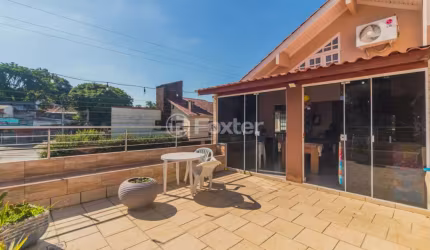 Casa com 4 quartos à venda na Rua Professor Abílio Azambuja, 625, Jardim do Salso, Porto Alegre, 257 m2 por R$ 850.000