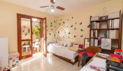 Casa com 4 quartos à venda na Rua Artur Azevedo, 242, Partenon, Porto Alegre, 220 m2 por R$ 800.000