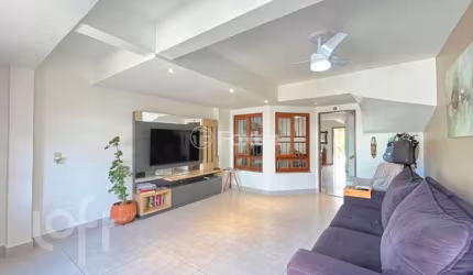 Casa com 4 quartos à venda na Rua Carlos Frederico Albers, 30, Espírito Santo, Porto Alegre, 191 m2 por R$ 640.000