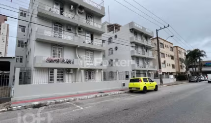 Apartamento com 2 quartos à venda na Rua Zenir Kretzer Borges, 55, Kobrasol, São José, 55 m2 por R$ 360.000