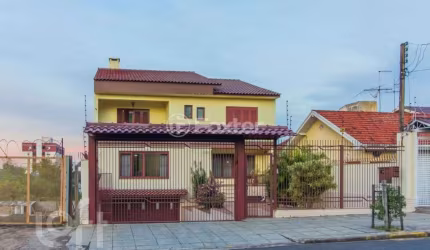 Casa com 5 quartos à venda na Rua Doutor Selbach, 296, Nossa Senhora das Graças, Canoas, 360 m2 por R$ 980.000
