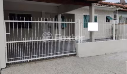 Casa com 3 quartos à venda na Rua dos Palmiteiros, 76, Madri, Palhoça, 130 m2 por R$ 550.000