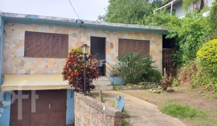 Casa com 2 quartos à venda na Rua Agulhas Negras, 106, Coronel Aparício Borges, Porto Alegre, 200 m2 por R$ 250.000