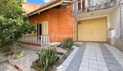 Casa com 3 quartos à venda na Rua Marcos Wainstein, 30, Vila Nova, Porto Alegre, 200 m2 por R$ 480.000
