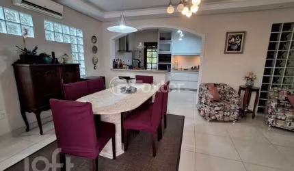 Casa com 5 quartos à venda na Rua Mar Del Plata, 970, Barreiros, São José, 242 m2 por R$ 979.000