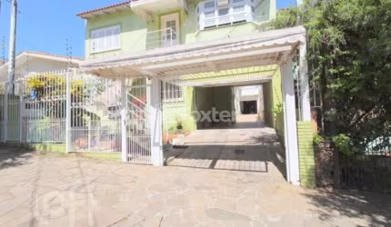 Casa com 8 quartos à venda na Avenida Assis Chateaubriand, 100, São Sebastião, Porto Alegre, 330 m2 por R$ 870.000