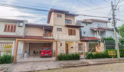 Casa com 3 quartos à venda na Rua Luiz Delfino, 109, Espírito Santo, Porto Alegre, 206 m2 por R$ 850.000