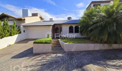 Casa com 3 quartos à venda na Rua Jornalista Alírio Bossle, 101, João Paulo, Florianópolis, 215 m2 por R$ 1.880.000