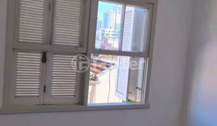 Apartamento com 2 quartos à venda na Avenida Bastian, 571, Menino Deus, Porto Alegre, 57 m2 por R$ 235.000