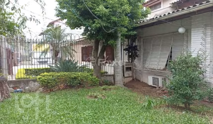 Casa com 3 quartos à venda na Avenida João XXIII, 106, São Sebastião, Porto Alegre, 143 m2 por R$ 1.000.000