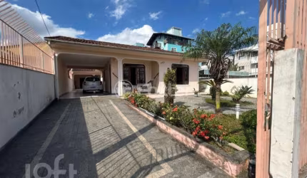 Casa com 2 quartos à venda na Rua Antônio Alfredo da Silva, 1182, Fazenda Santo Antônio, São José, 312 m2 por R$ 920.000