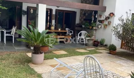 Casa em condomínio fechado com 3 quartos à venda na Avenida da Cavalhada, 5205, Cavalhada, Porto Alegre, 388 m2 por R$ 4.900.000