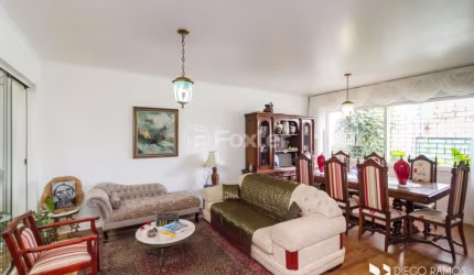 Casa com 4 quartos à venda na Rua Criciúma, 258, Guarujá, Porto Alegre, 159 m2 por R$ 600.000