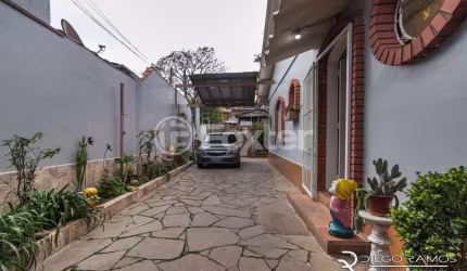 Casa com 3 quartos à venda na Rua Bernardo Guimarães, 148, Partenon, Porto Alegre, 235 m2 por R$ 495.000