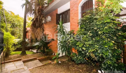 Casa com 4 quartos à venda na Rua Itapitocaí, 128, Cristal, Porto Alegre, 247 m2 por R$ 780.000