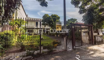 Casa comercial com 2 salas à venda na Rua Serro Azul, 1039, Santa Maria Goretti, Porto Alegre, 250 m2 por R$ 640.000