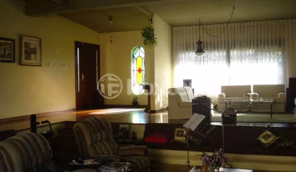 Casa com 4 quartos à venda na Rua Jacipuia, 201, Guarujá, Porto Alegre, 464 m2 por R$ 1.300.000