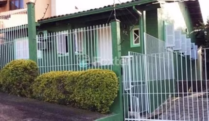 Casa com 3 quartos à venda na Rua Flor de Pessegueiro, 57, Vila Nova, Porto Alegre, 150 m2 por R$ 850.000