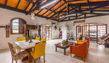 Casa comercial com 3 salas à venda na Avenida Copacabana, 124, Tristeza, Porto Alegre, 380 m2 por R$ 2.000.000