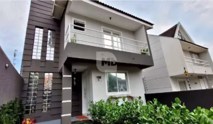 Casa com 3 quartos à venda na Rua Fernando de Noronha, 1, Santa Cândida, Curitiba por R$ 699.000
