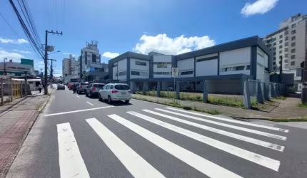 Galpão para locação com 1.932 metros em avenida movimentada do Estreito Florianópolis, SC