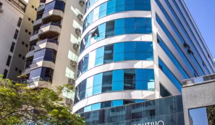 Sala comercial com 172 metros quadrados disponível para locação no centro de Florianópolis