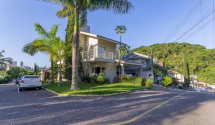 Casa Alto Padrão no Condomínio Residencial Ariribá