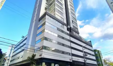 Cobertura Duplex com 3 suítes e 6 vagas de garagem no Centro de Balneário Camboriú
