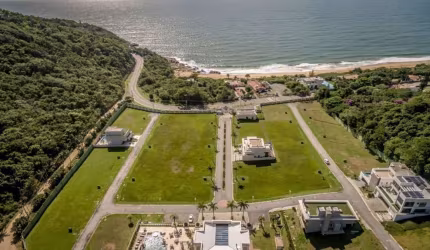 Terreno no Condomínio Green Ocean na Praia do Estaleirinho em Balneário Camboriú, com 659m2.