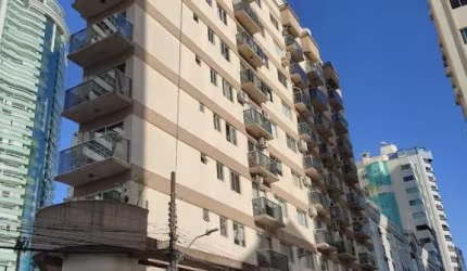 Apartamento Mobiliado com 1 Dormitório e 1 vaga no Centro de Balneário Camboriú
