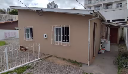 Casa a venda em Barreiros de 03 Dormitórios 02 Banheiros com 03 vagas de garagem -Barreiros-São José