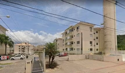 Apartamento a venda de 02 Dormitórios com piscina no condomínio em Areias - São José-SC