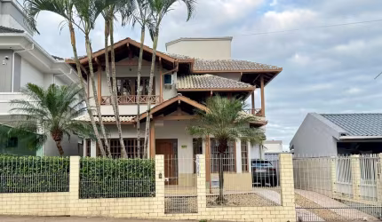 Casa com 4 quartos sendo 2 suítes. Pedra Branca/Palhoça - SC