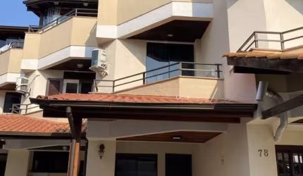 Sobrado triplex a venda todo mobiliado com 02 Suítes na Cachoeira do Bom Jesus em Florianópolis-SC