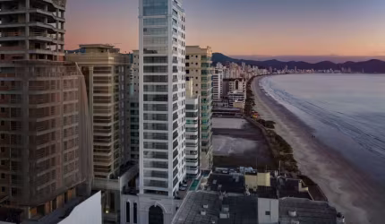 Apartamento de altíssimo padrão com 4 suítes sendo uma máster em Meia Praia - Itapema - SC