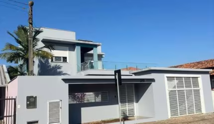 Sobrado de 3 quartos sendo 1 suíte e móveis planejados localizado no Centro de Penha - SC