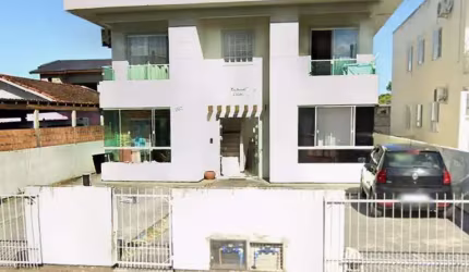 Apartamento a venda de 02 Dormitórios com mobília planejada na Barra do Aririú em Palhoça-SC