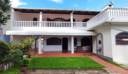 Casa à Venda em Florianópolis  Localização Privilegiada com Vista para Mar
