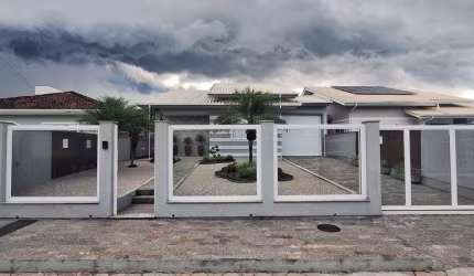 Casa mobiliada de 3 quartos sendo 1 suíte localizada no Vila Becker - Santo Amaro da Imperatriz - SC