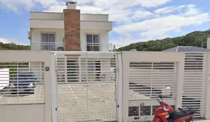 Apartamento com 2 dormitórios no bairro Sertão do Maruim, São José-SC