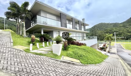 Casa em Condomínio / Vista Mar / 5 suítes / Green Ocean / balneário Camboriú