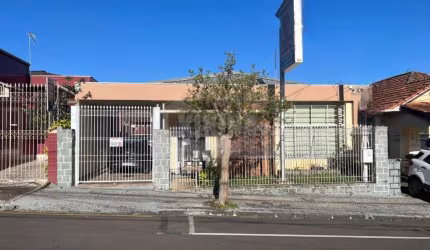 Casa Comercial com 3 quartos  à venda, 253.00 m2 por R$680000.00  - Centro - Ponta Grossa/PR
