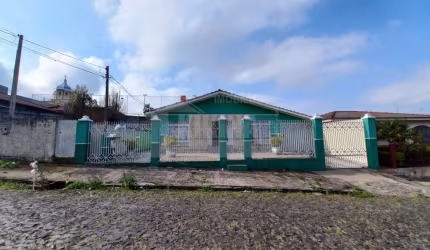 Casa Residencial com 4 quartos  à venda, 230.00 m2 por R$520000.00  - Nova Russia - Ponta Grossa/PR