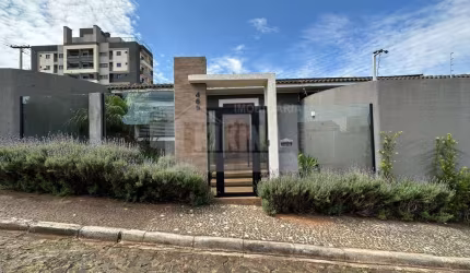 Casa Residencial com 3 quartos  para alugar, 220.00 m2 por R$12000.00  - Oficinas - Ponta Grossa/PR