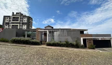 Casa Residencial com 3 quartos  à venda, 220.00 m2 por R$1550000.00  - Oficinas - Ponta Grossa/PR