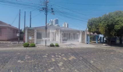 Casa Residencial com 3 quartos  à venda, 300.00 m2 por R$1500000.00  - Estrela - Ponta Grossa/PR